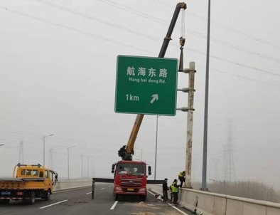 铜陵铜陵悬臂式交通标志杆
